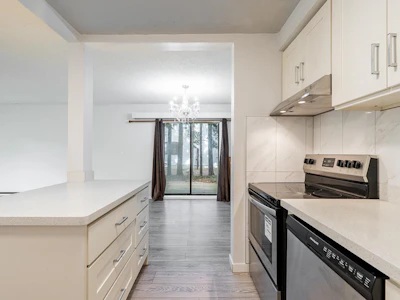 102-6105 Kingsway - 5