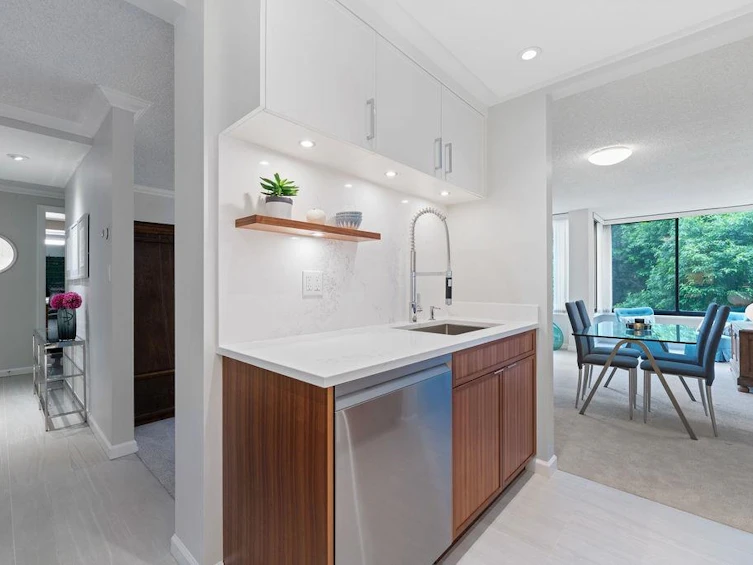 305-4101 Yew Street, Vancouver, BC, V6L 3B7 - 3