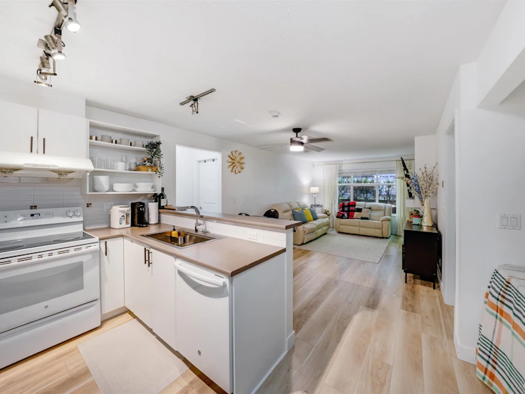 116-14885 105 Avenue, Surrey, BC, V3R 2V6 - 5
