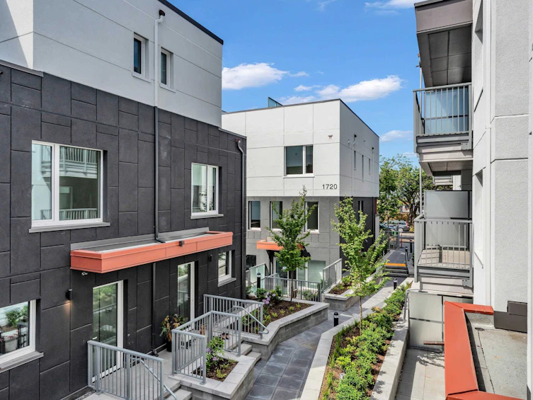 2218 E 1st Avenue, Vancouver, BC, V5N 1B6 - 32