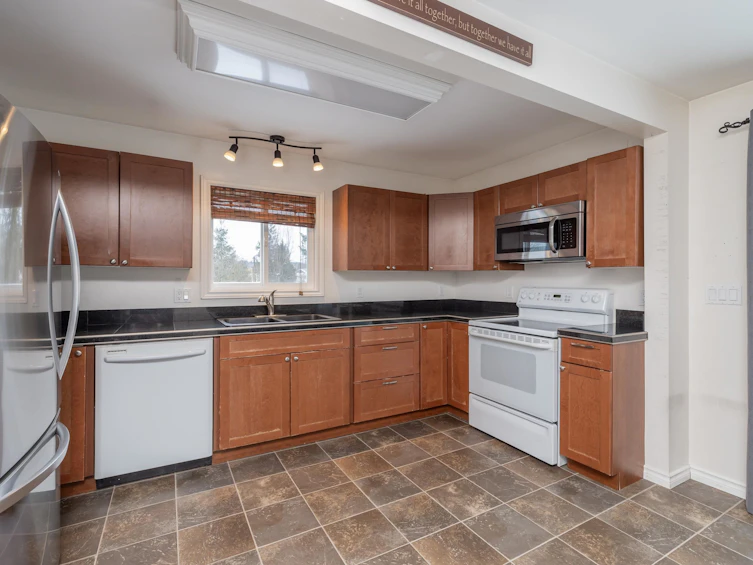 33506 Ihles Avenue, Mission, BC, V2V 6Y1 - 8