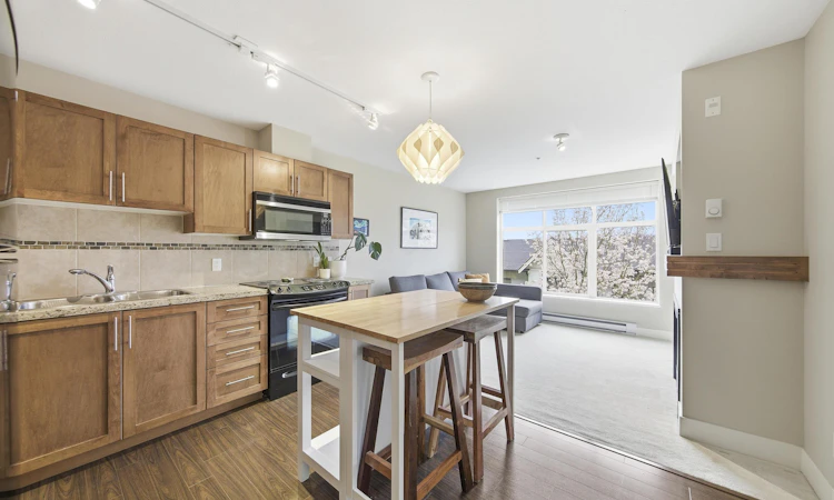 319-1211 Village Green Way