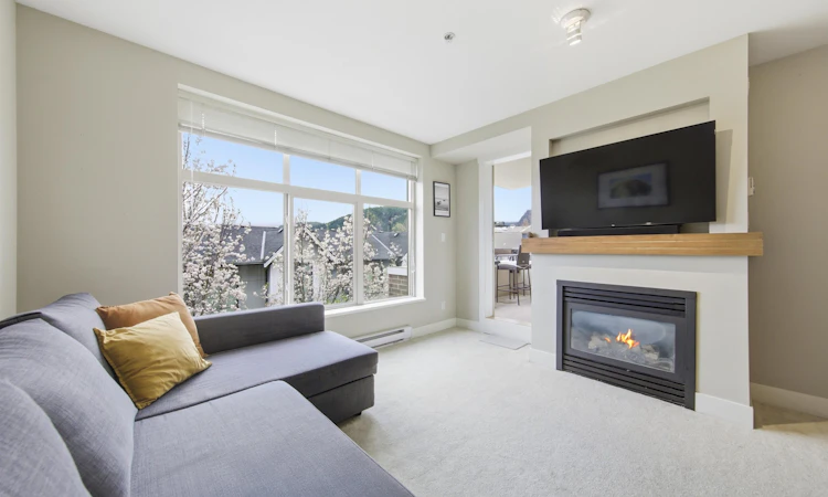 319-1211 Village Green Way