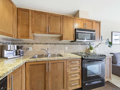 319-1211 Village Green Way - 5