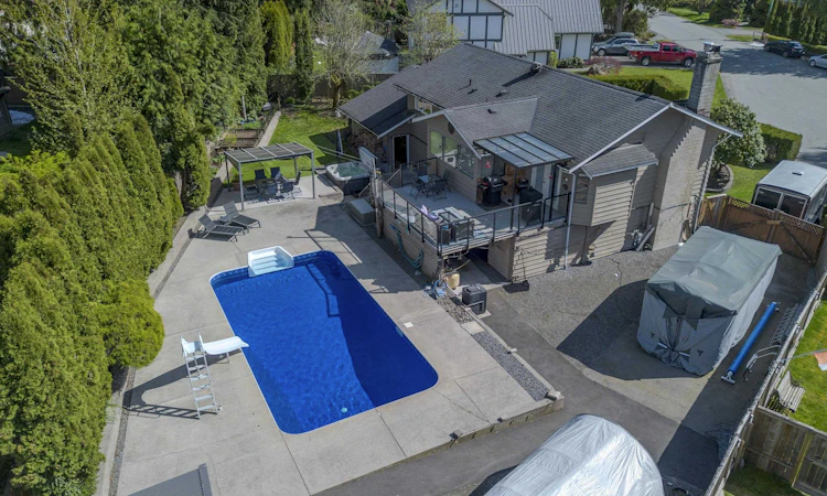 2541 Montrose Way