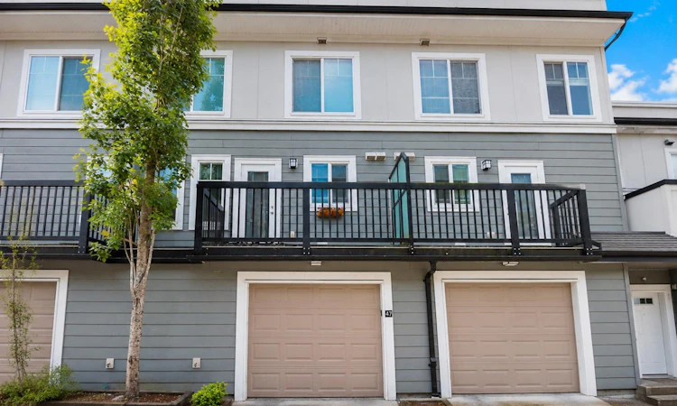 47-15833 26 Avenue