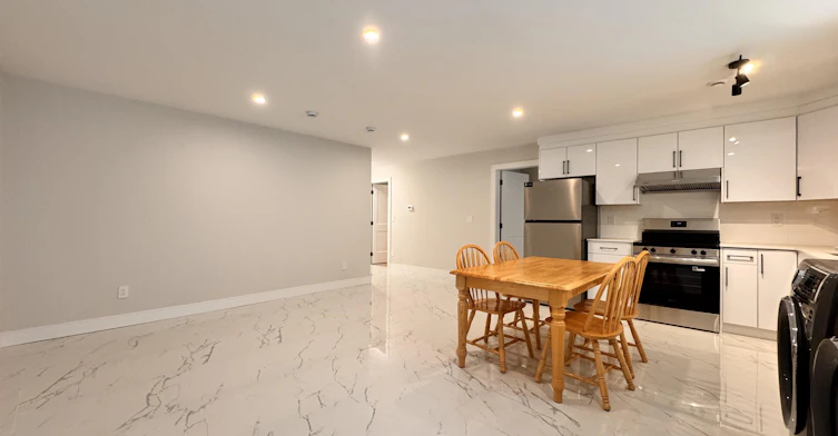 S1-6680 Waltham Avenue, Burnaby, BC, V5H 3V8 - 3