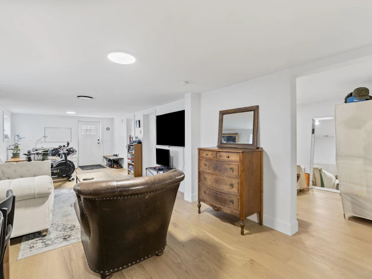 2072 Kitchener Street, Vancouver, BC, V5L 2W8 - 8