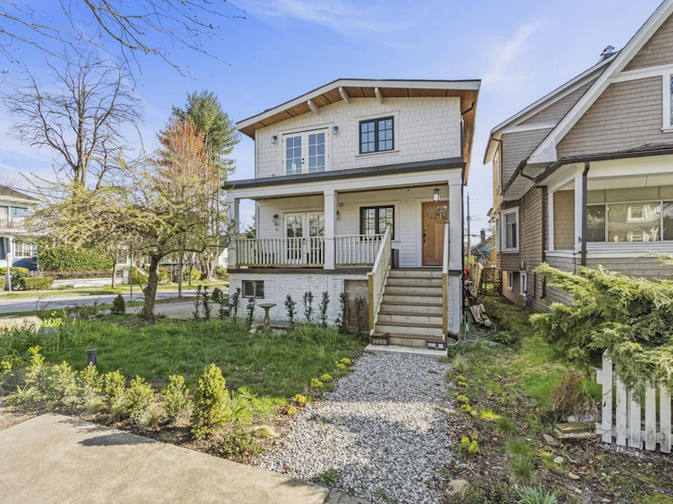 2072 Kitchener Street, Vancouver, BC, V5L 2W8