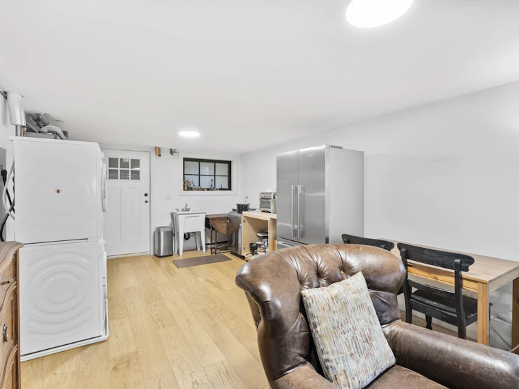 2072 Kitchener Street, Vancouver, BC, V5L 2W8 - 10