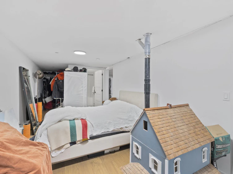 2072 Kitchener Street, Vancouver, BC, V5L 2W8 - 19