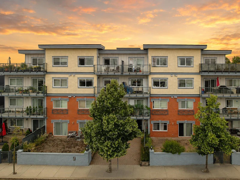 401 - 22363 Selkirk Avenue, Maple Ridge BC V2X 2X6