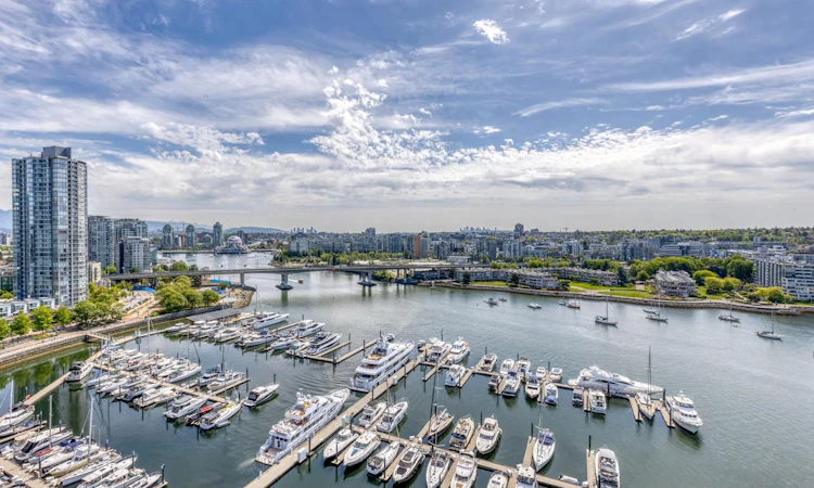 2101-1228 Marinaside Crescent