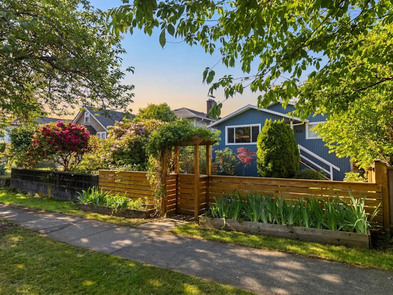 3172 E 2nd Avenue, Vancouver BC V5M 1G1