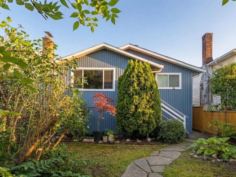 3172 E 2nd Avenue, Vancouver, BC, V5M 1G1 - 3