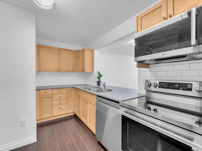 107-5350 Victory Street - 5