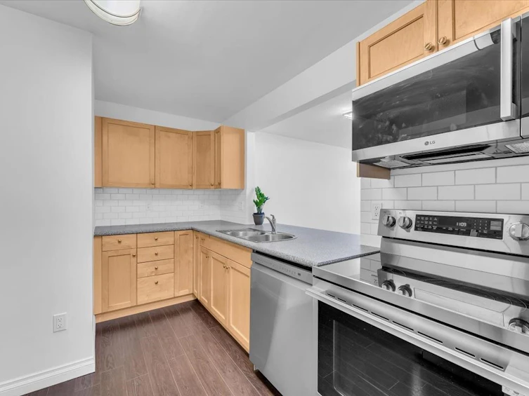 107-5350 Victory Street, Burnaby, BC, V5J 1T1 - 5