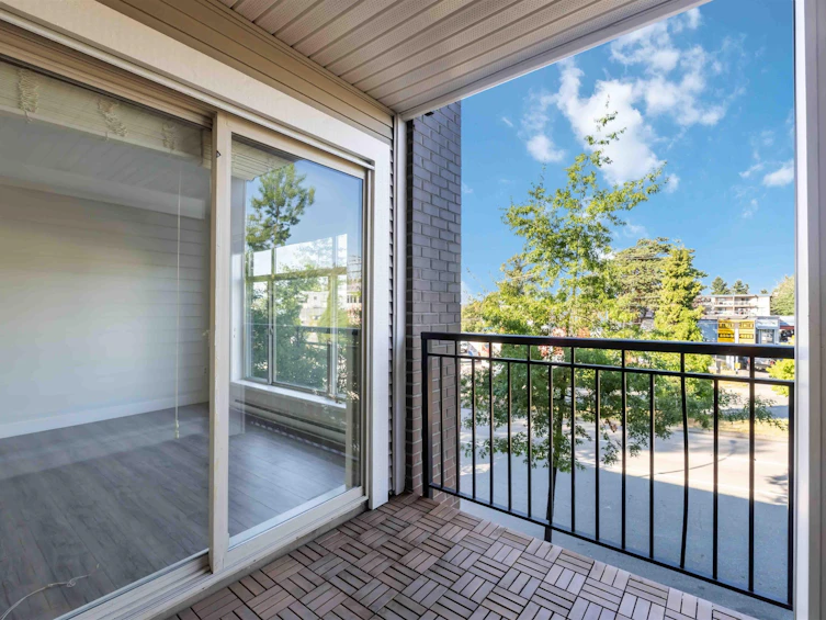 215-13555 Gateway Drive, Surrey, BC, V3T 0B5 - 9