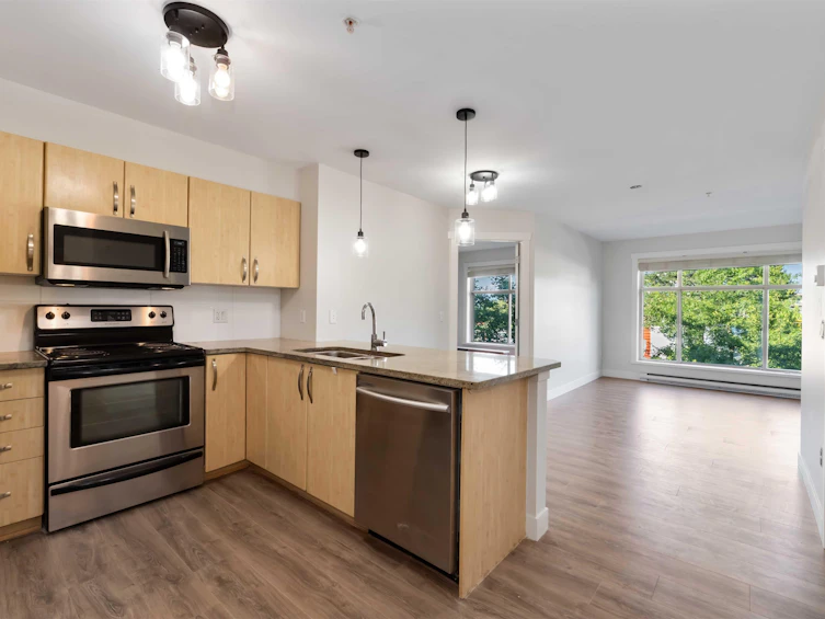 215-13555 Gateway Drive, Surrey, BC, V3T 0B5 - 5