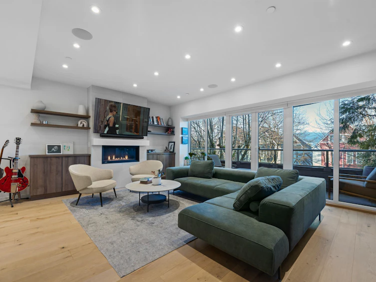 2142 W 1st Avenue, Vancouver, BC, V6K 1E8 - 4