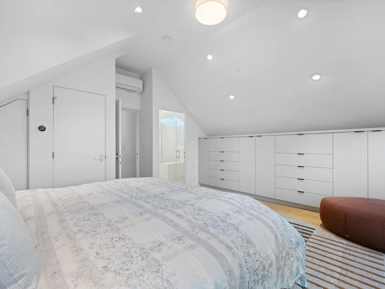 2142 W 1st Avenue, Vancouver, BC, V6K 1E8 - 21