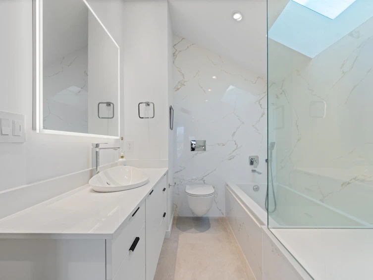 2142 W 1st Avenue, Vancouver, BC, V6K 1E8 - 25