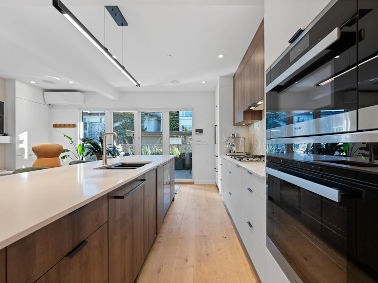 2142 W 1st Avenue, Vancouver, BC, V6K 1E8 - 13