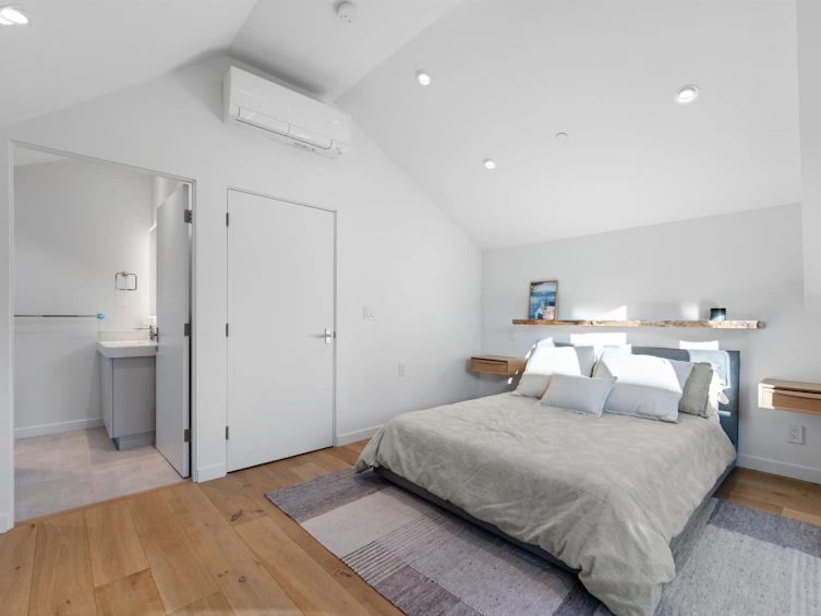 2142 W 1st Avenue, Vancouver, BC, V6K 1E8 - 22