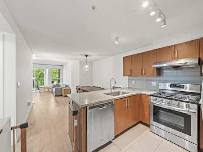 208-6800 Eckersley Road - 3