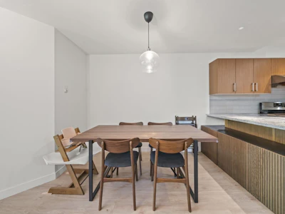 208-6800 Eckersley Road - 4