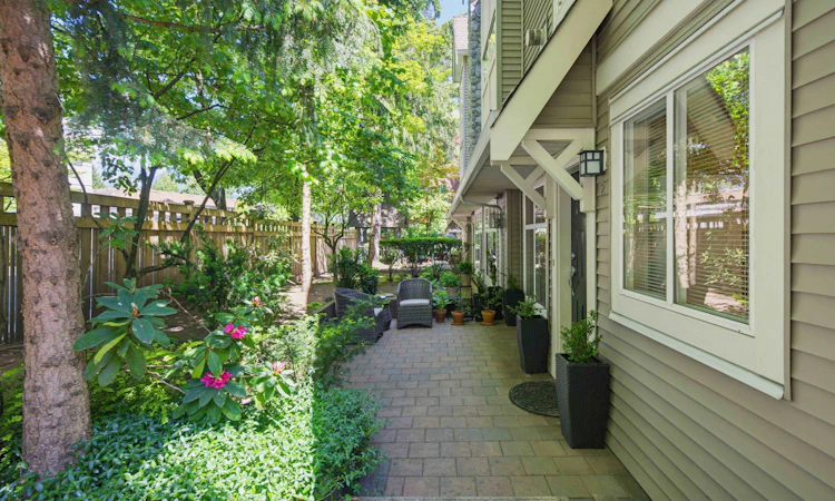 2-1071 Lynn Valley Road