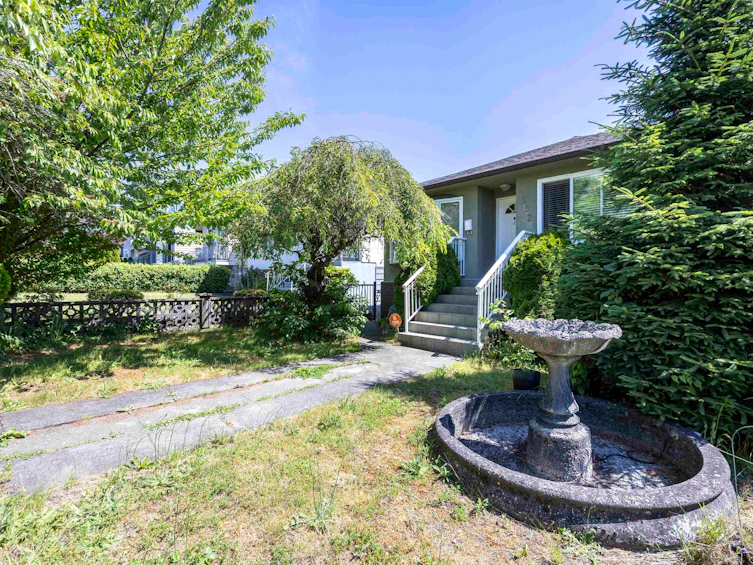 7692 Osler Street, Vancouver, BC, V6P 4C7