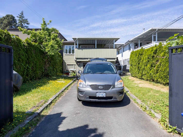 7692 Osler Street, Vancouver, BC, V6P 4C7 - 7