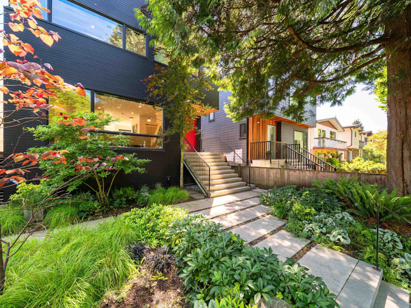 5208 Ross Street, Vancouver BC V5W 3K7