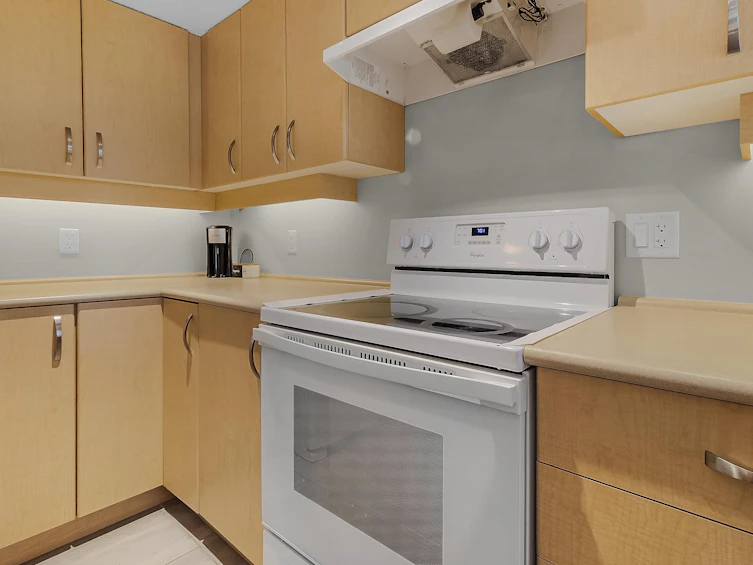 331-10838 City Parkway, Surrey, BC, V3T 5X9 - 8