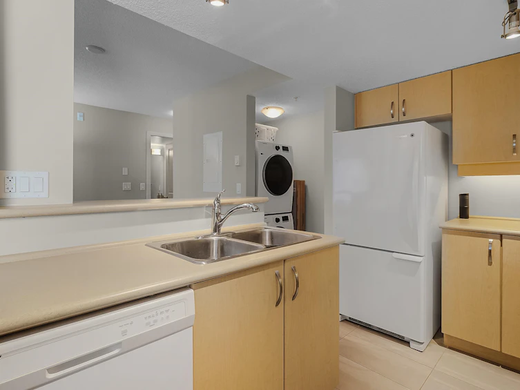 331-10838 City Parkway, Surrey, BC, V3T 5X9 - 9
