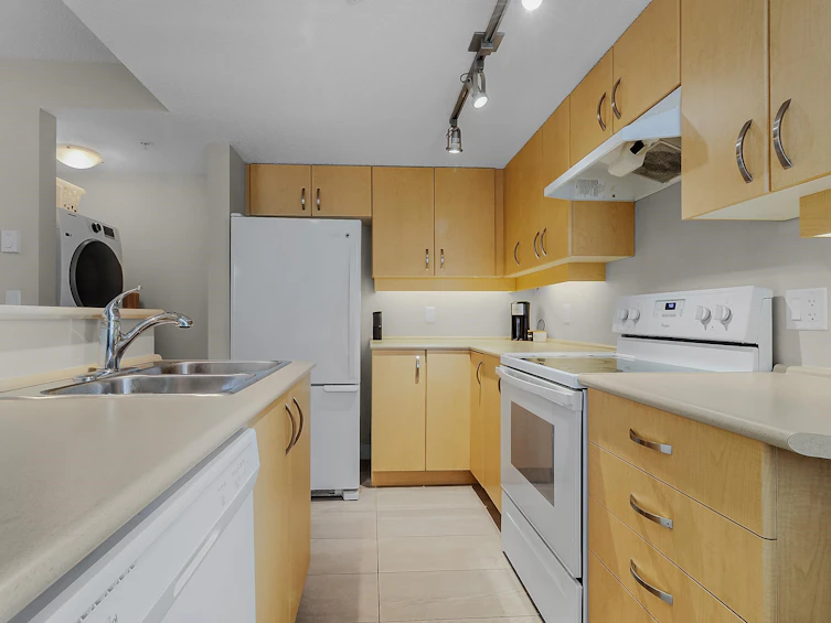 331-10838 City Parkway, Surrey, BC, V3T 5X9