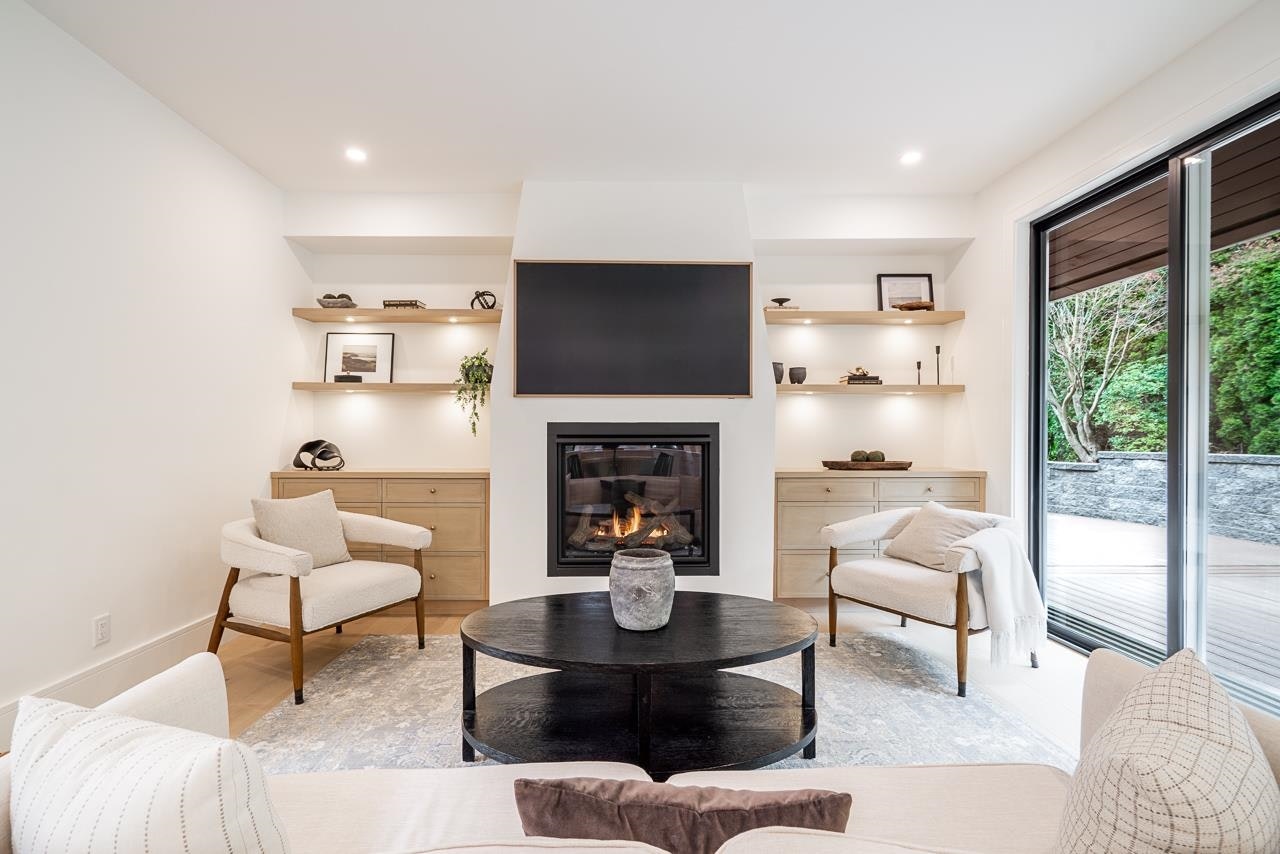 2318 Chantrell Park Drive, Surrey, BC, V4A 9W8 - 8