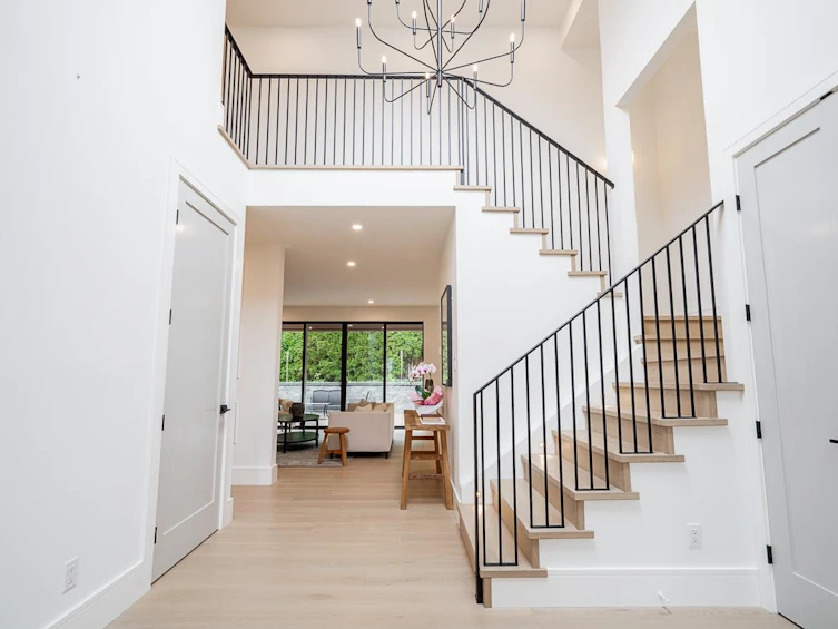 2318 Chantrell Park Drive, Surrey, BC, V4A 9W8 - 2