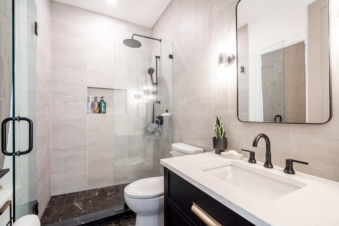 2318 Chantrell Park Drive, Surrey, BC, V4A 9W8 - 23