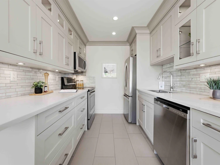 101-330 W 2nd Street, North Vancouver, BC, V7M 1E1 - 9