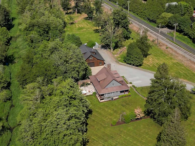 5395 Hooge Road - 3