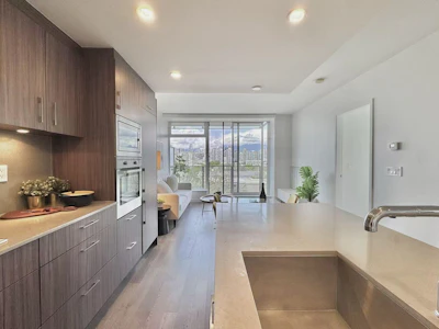 504-2411 Heather Street - 4