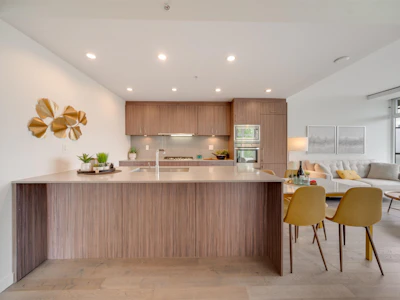 504-2411 Heather Street - 3