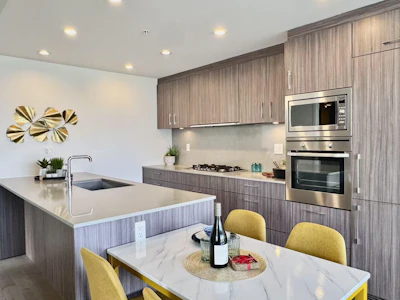 504-2411 Heather Street - 5