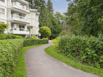 311-9018 208 Street - 2