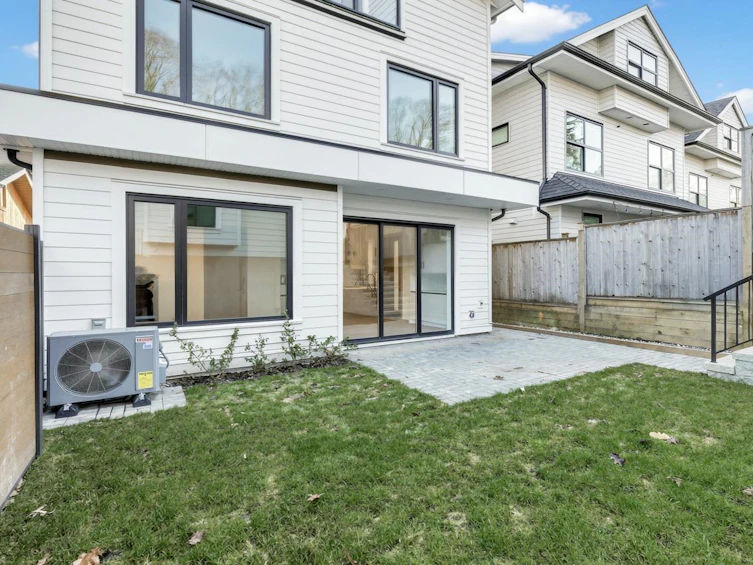 2-3547 E Georgia Street, Vancouver, BC, V5K 2L9 - 3