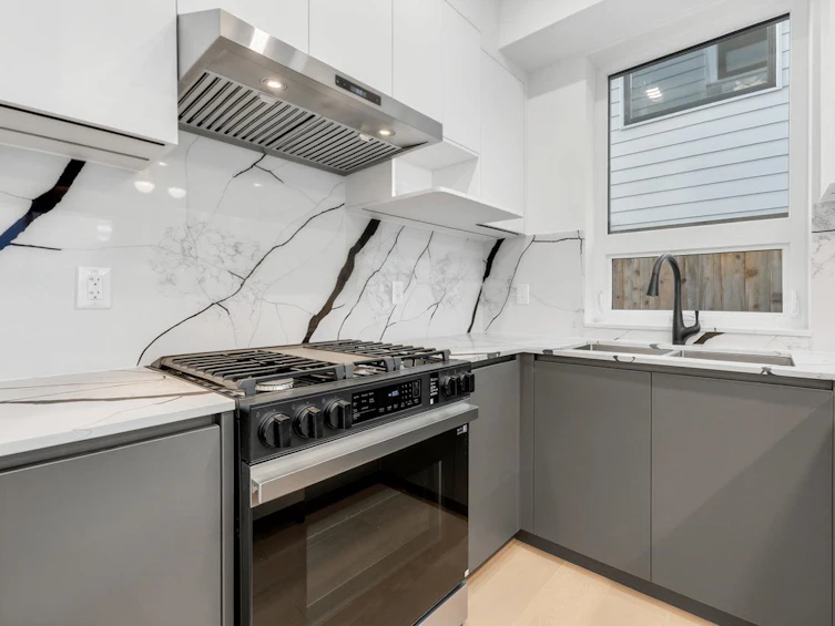 2-3547 E Georgia Street, Vancouver, BC, V5K 2L9 - 6