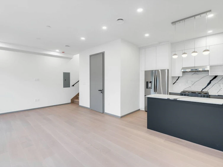 2-3547 E Georgia Street, Vancouver, BC, V5K 2L9 - 8