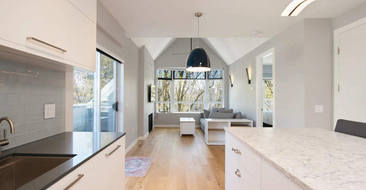 410-2755 Maple Street, Vancouver, BC, V6J 5K1
